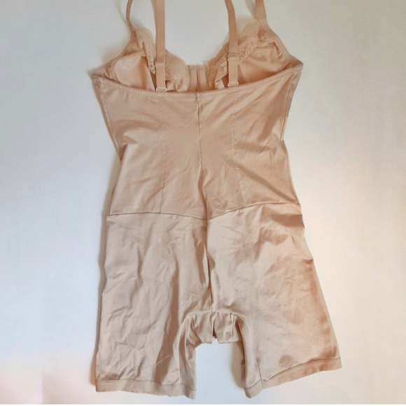 Maidenform Flexees Vintage Firm Control Bodysuit - Picture 6 of 12